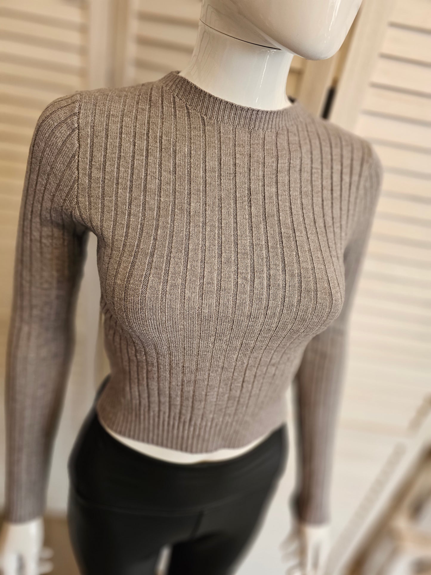 JUMP00027 Round Neck Ribbed Crop Jumper