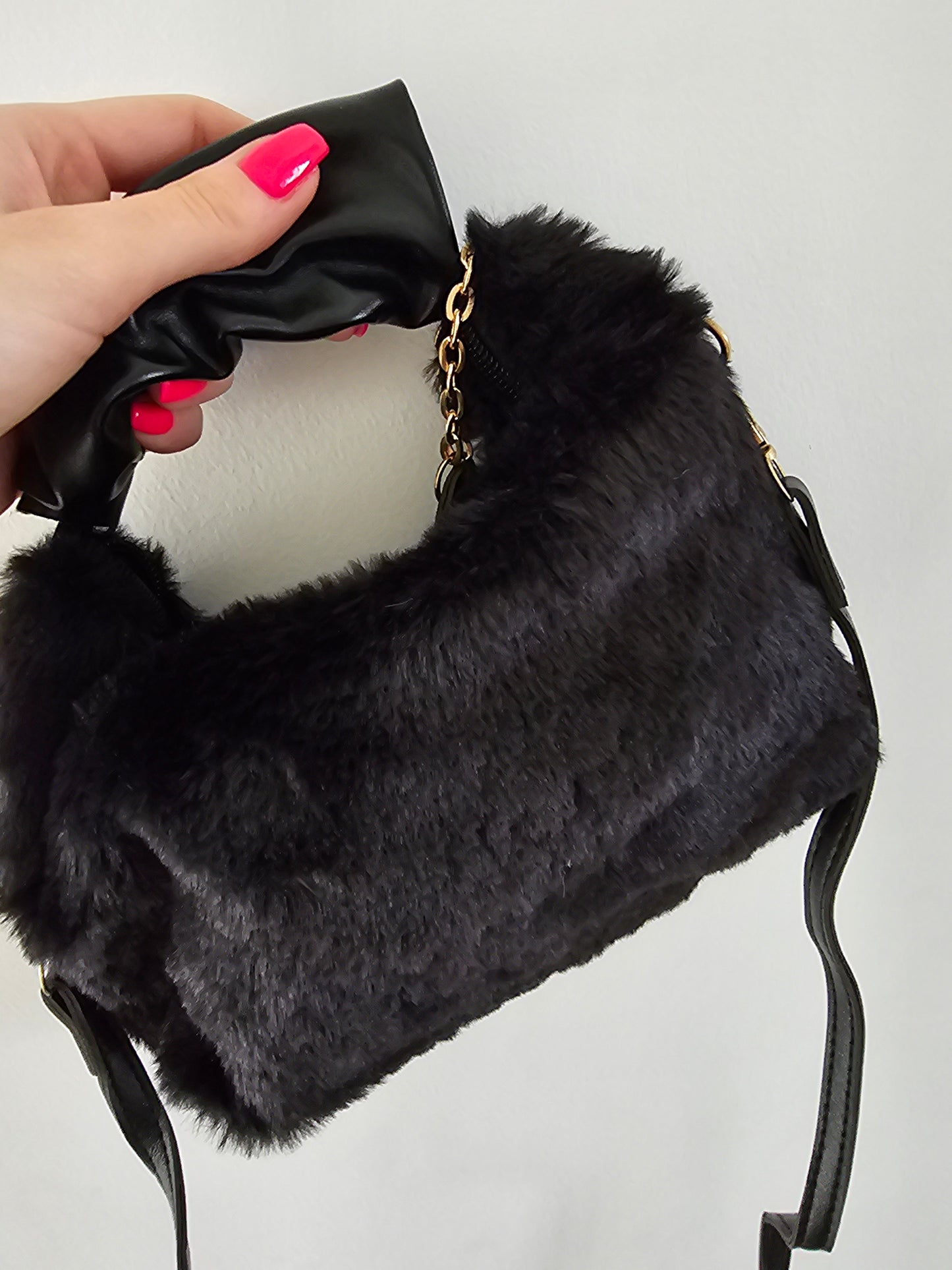 BAG00105 Plush Faux Fur Hangbag