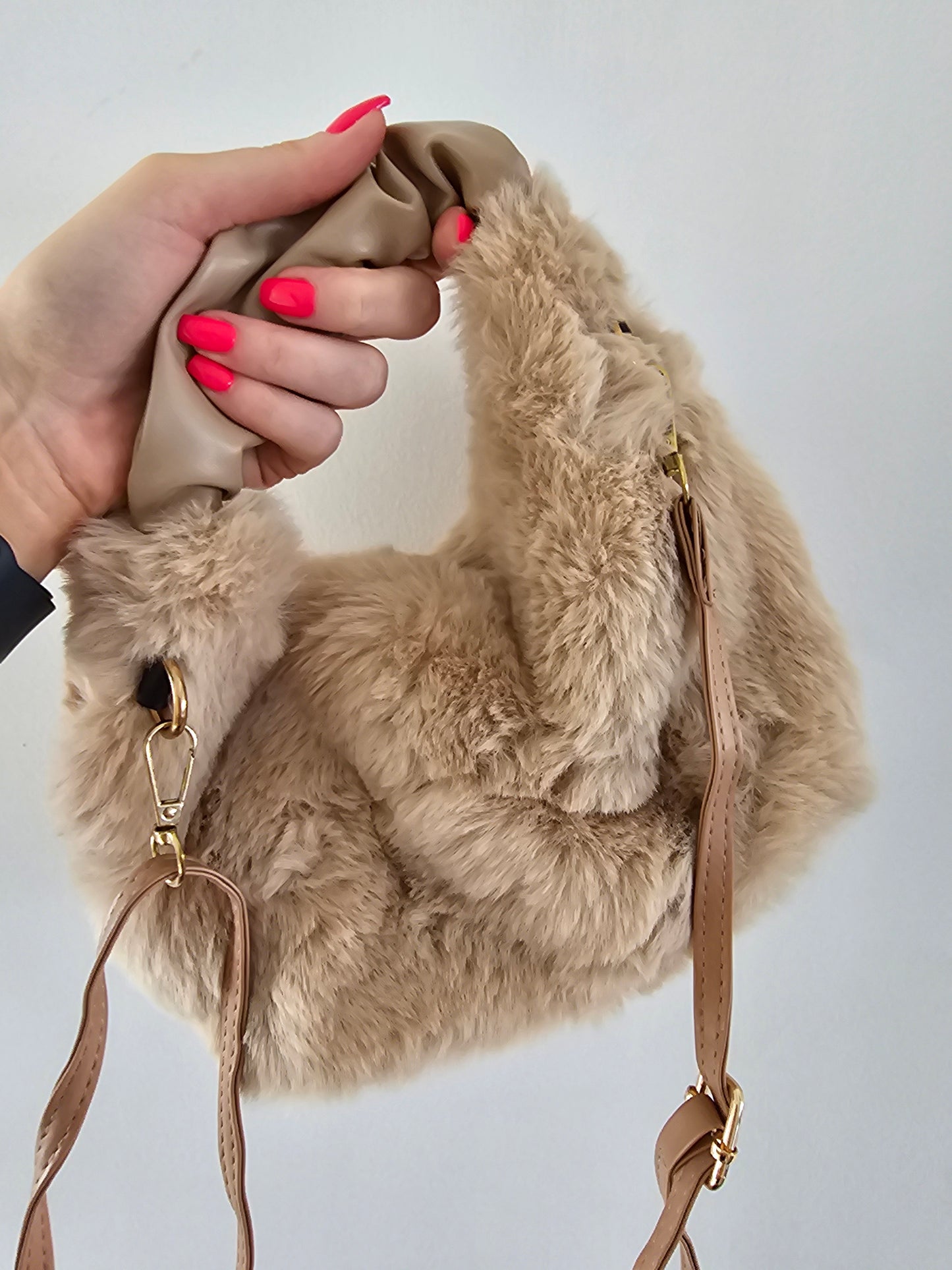 BAG00104 Plush Faux Fur Hangbag